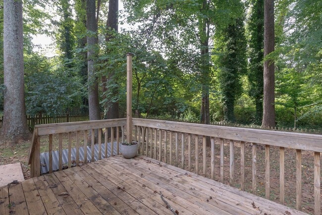 Building Photo - 3 Bed 2 Bath near Lake Jeanette