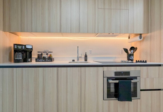 Building Photo - 225 N Miami Ave