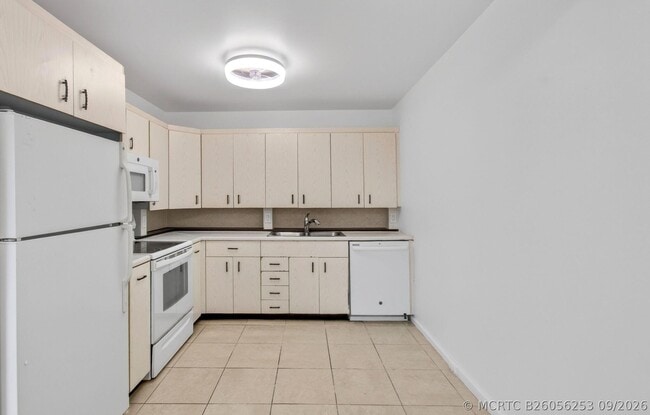Building Photo - 4028 Hythe B
