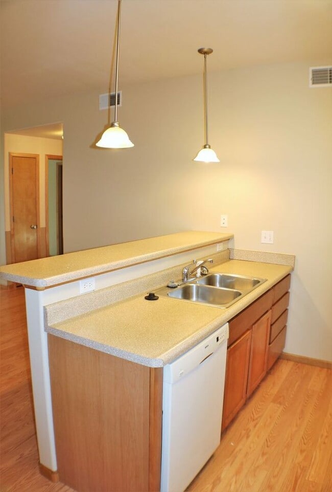 Building Photo - $1,225 | 2 Bedroom, 2 Bathroom Condo | Pet Negotiable | Sublease* | Available for June 1st, 2026 ...