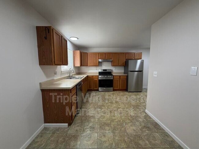 Building Photo - 226 Diekamp Ln