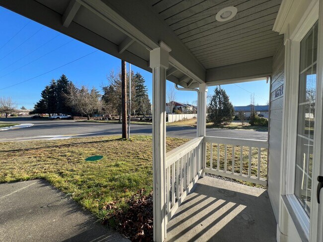 Building Photo - 16241-16243 Curry Ct SE