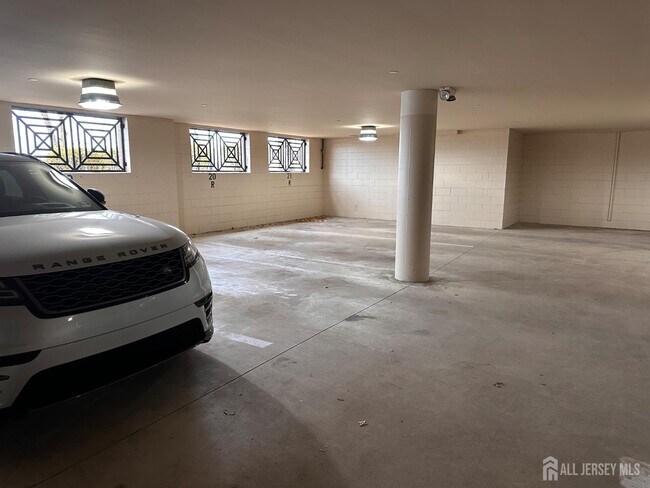 Building Photo - 6406 Fernandez Ct