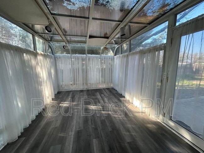 Building Photo - 3355 San Fernando Ct