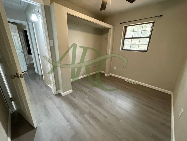Building Photo - 1640 E Orman Ave