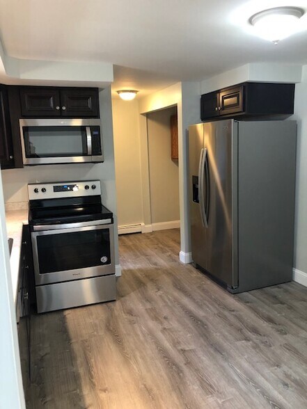 kitchen - 940 W Main St