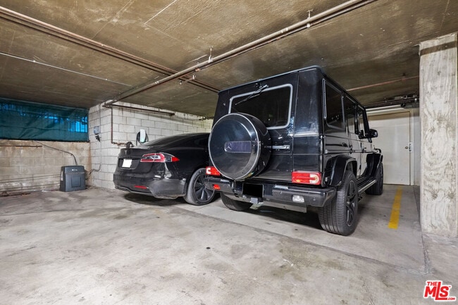 Building Photo - 10627 Ashton Ave