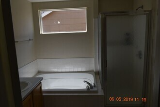 Building Photo - Large Parker Home 3 bed, 3 bath Nearly 2K ...