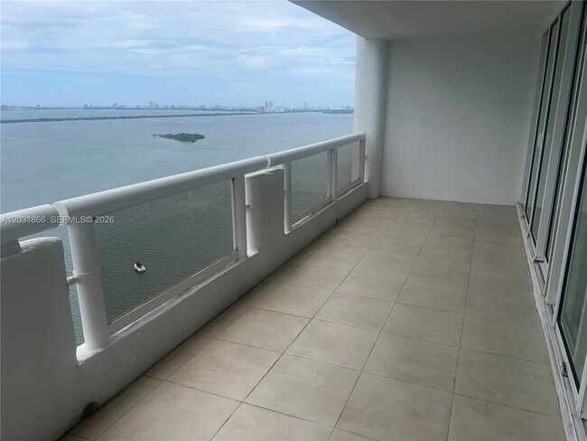 Building Photo - 1717 N Bayshore Dr