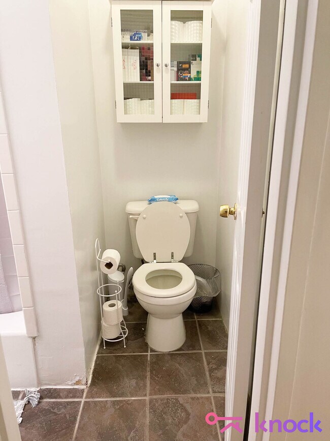 Building Photo - 246 W 22nd St