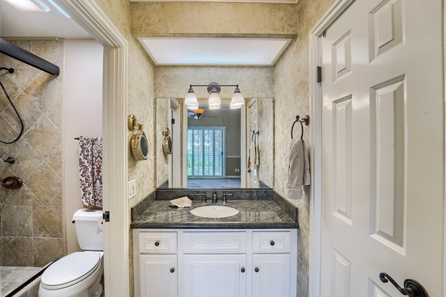 Master bath - 6256 Shoup Ave