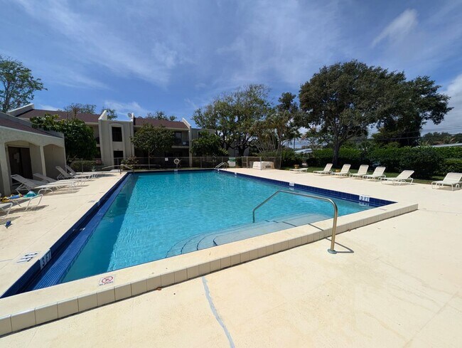 Building Photo - Spacious 2BR Retreat Near Beaches & Dining