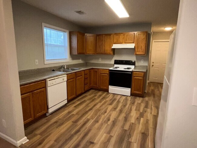 Kitchen - 119 Bradstone Cir