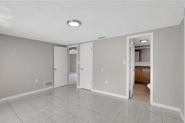 Building Photo - 7210 Parrot Dr