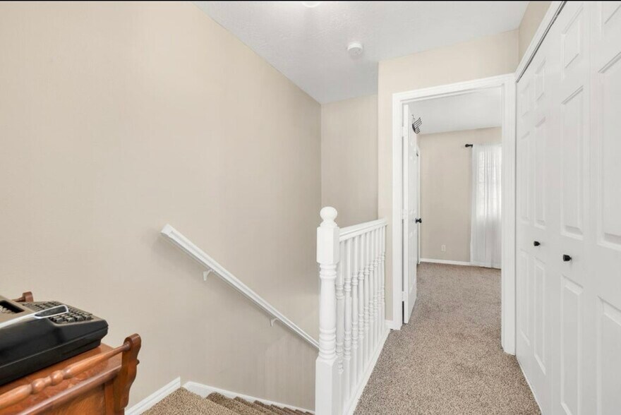 Building Photo - 1045 N 1725 W