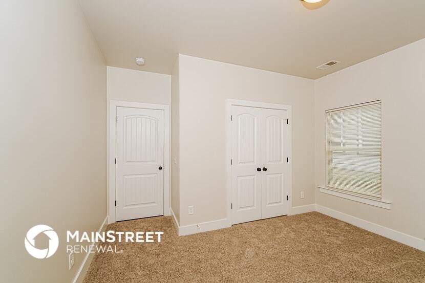 Building Photo - 890 Maple Trce