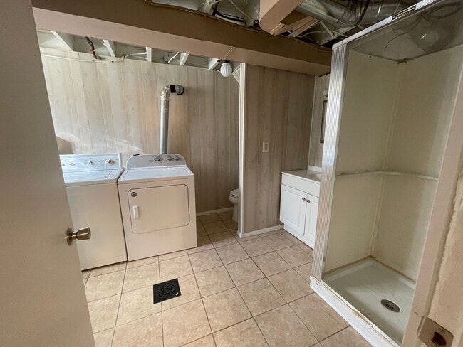 Building Photo - Comfortable 3-Bedroom Home with Private Backyard in Pittsburgh!