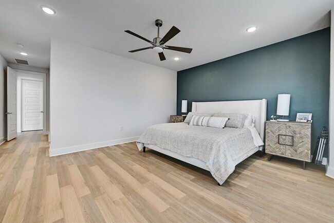 Building Photo - 8509 Silverthorne St