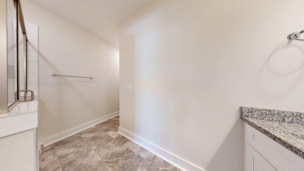 Building Photo - Owens Crossing Townhome
