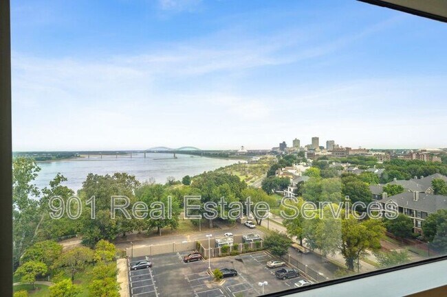 Building Photo - 655 Riverside Dr