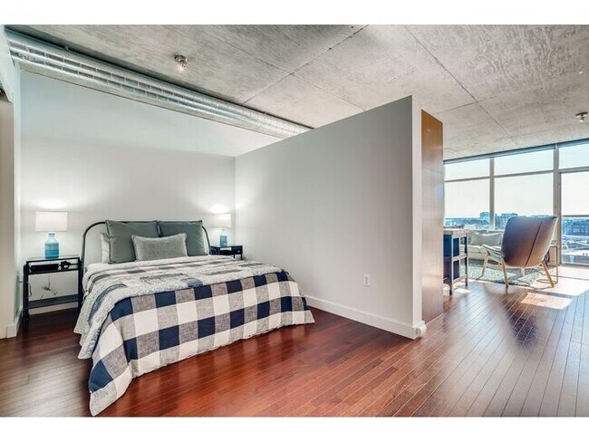 Building Photo - Heart of Goose Hollow Furnished Condo W/ V...