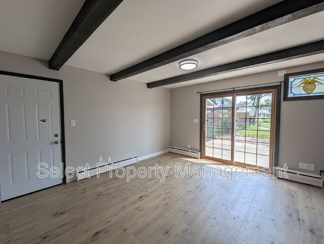 Building Photo - 3211 Jonquil Dr