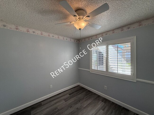 Building Photo - 1940 Simsburry St