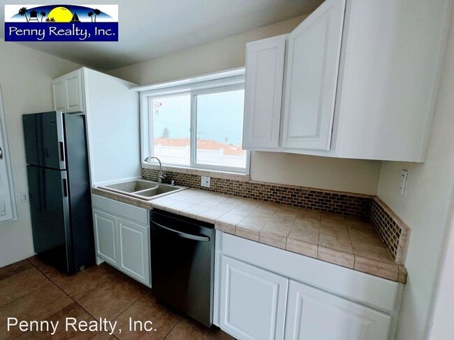 Building Photo - 1 br, 1 bath House - 4777 Santa Cruz Ave.