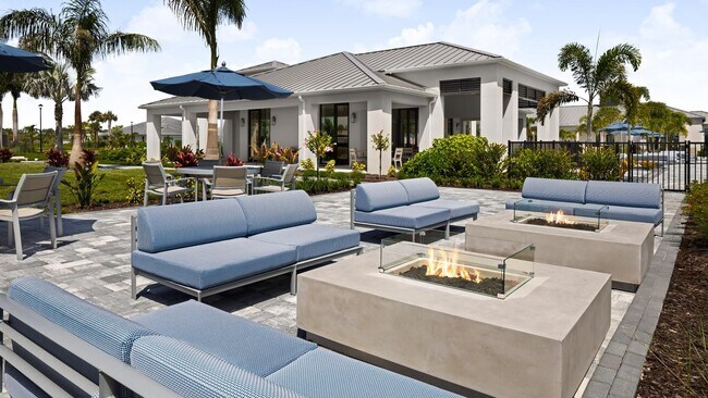 Building Photo - ** SEVEN SHORES ** 3+DEN / 2.5 BATH - BRAND NEW HOME! - LUXURY AMENTITES - PET OK - ANNUAL RENTAL