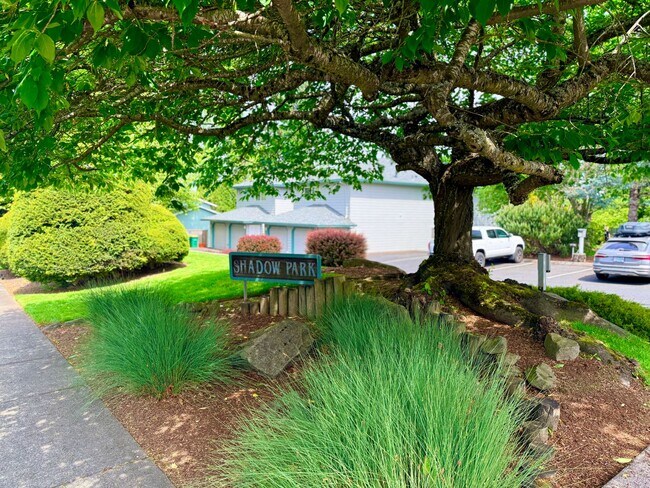 Building Photo - Large 980sq. 1 bedroom apartment with attached garage plus 1 parking space