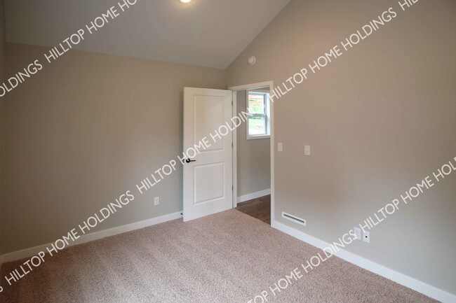 Building Photo - 39 Hilltop Rd