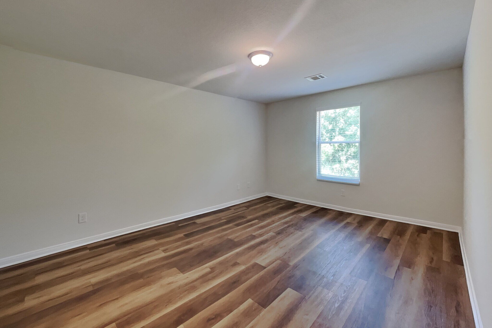 Building Photo - 15673 Del Norte Dr