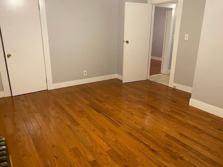 Building Photo - 18 Walnut Rd