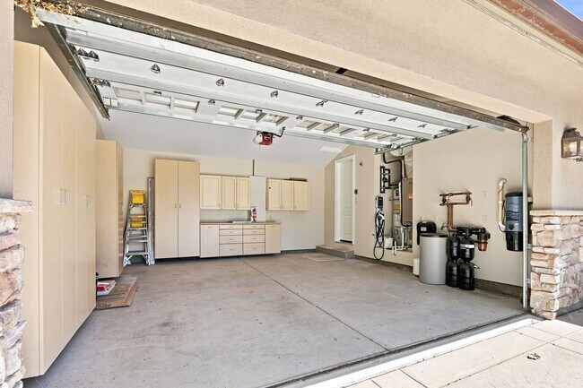 Building Photo - Beautiful 4-Bedroom 3.5-Bathroom Los Gatos Home