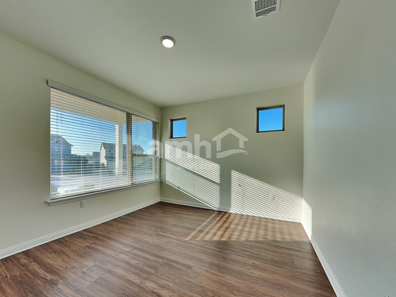Building Photo - 5813 Monmarte Cove