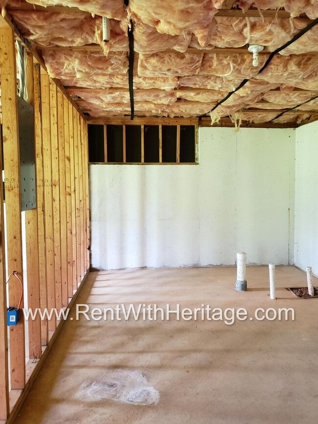 Building Photo - 179 Parkview Ln