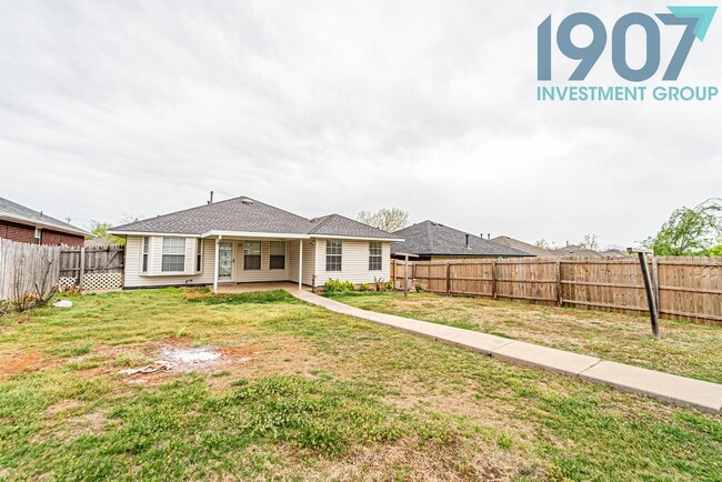 Building Photo - 805 Sequoyah Trail