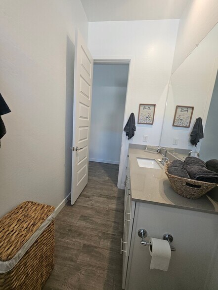 Building Photo - 17593 W Victory St