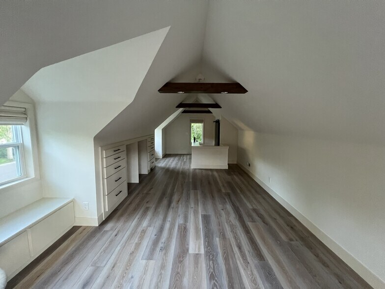 Building Photo - 7314 James Ave S