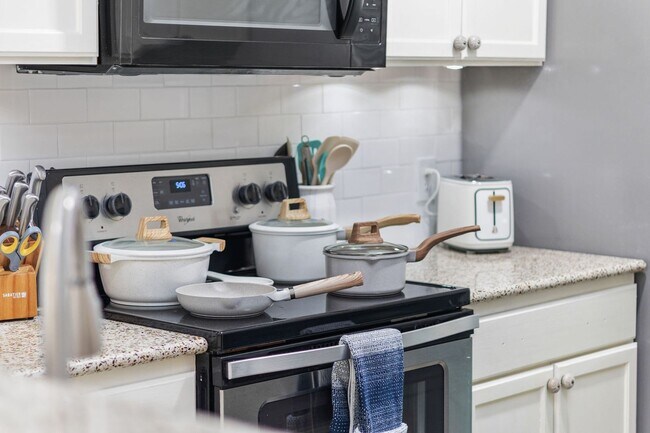 Building Photo - All Inclusive Seasonal Rental Available October 1st, 2025-March 31st 2026!