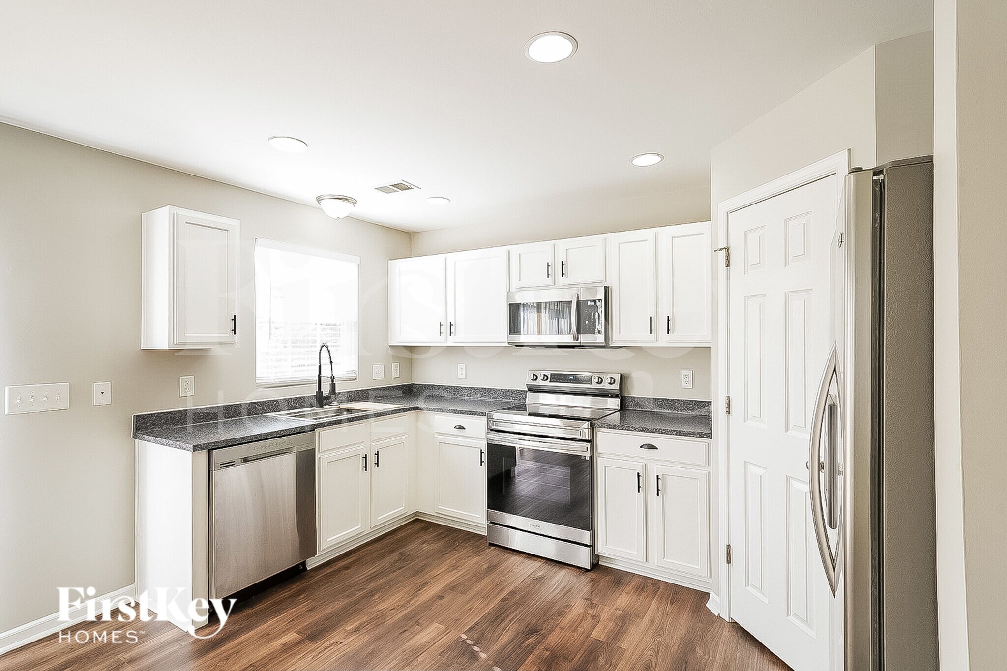 Building Photo - 1692 Comanche Run