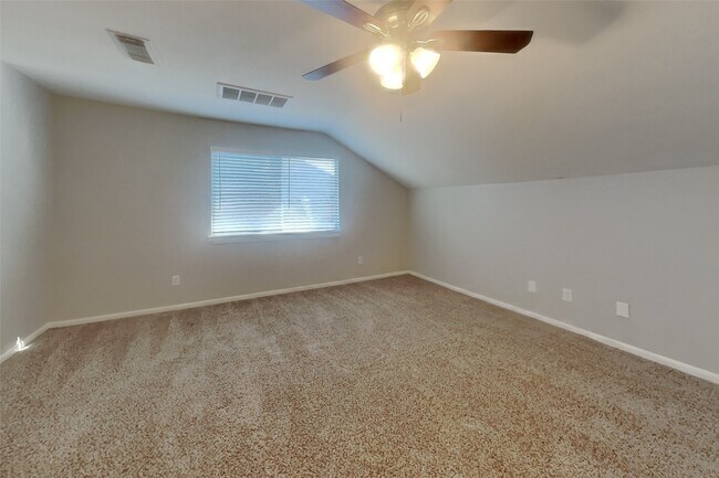 Building Photo - 3631 Royal Royce Dr