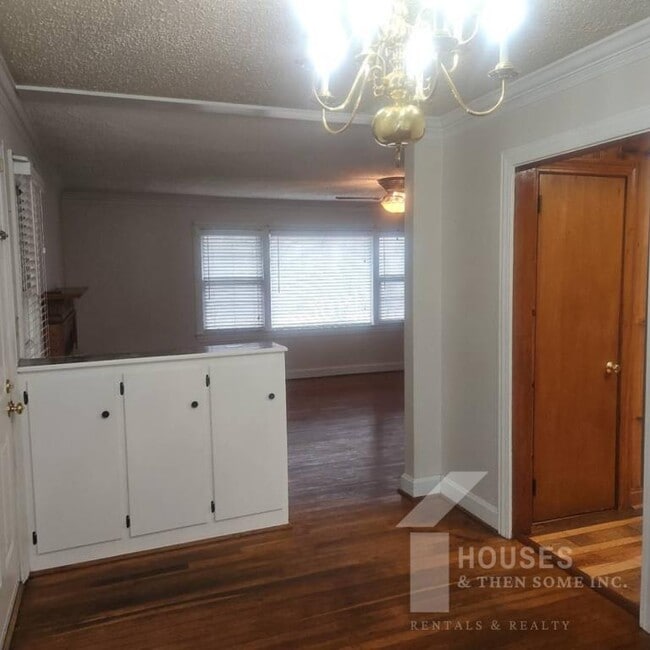 Building Photo - 813 Fox Squirrel Ridge Rd