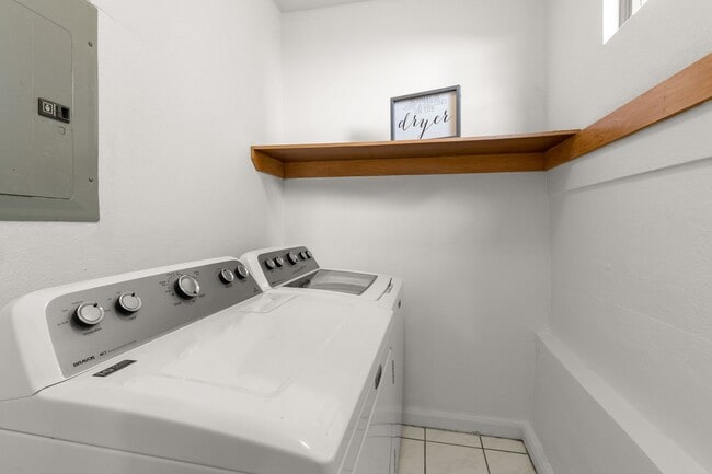 Building Photo - 1566 Kealia Dr