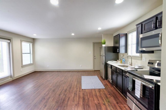 Primary Photo - 2100 Woodhead St