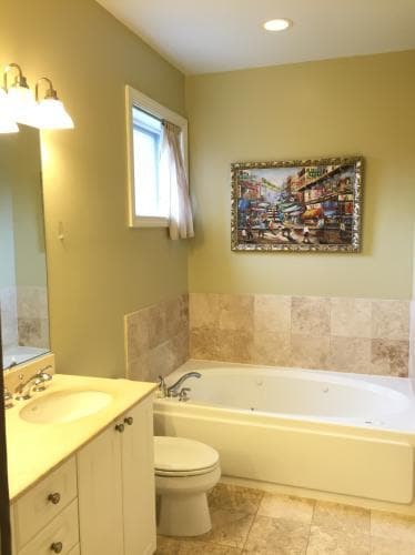 Master Bathroom - 2531 W Moffat St