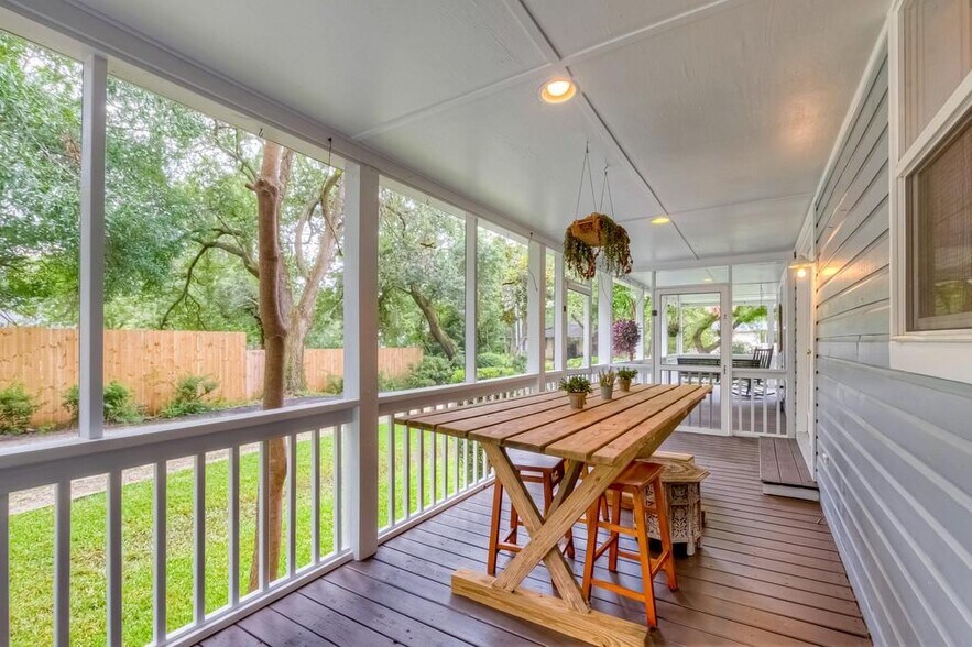 Screened in porch - 408 Woodland Shores Rd
