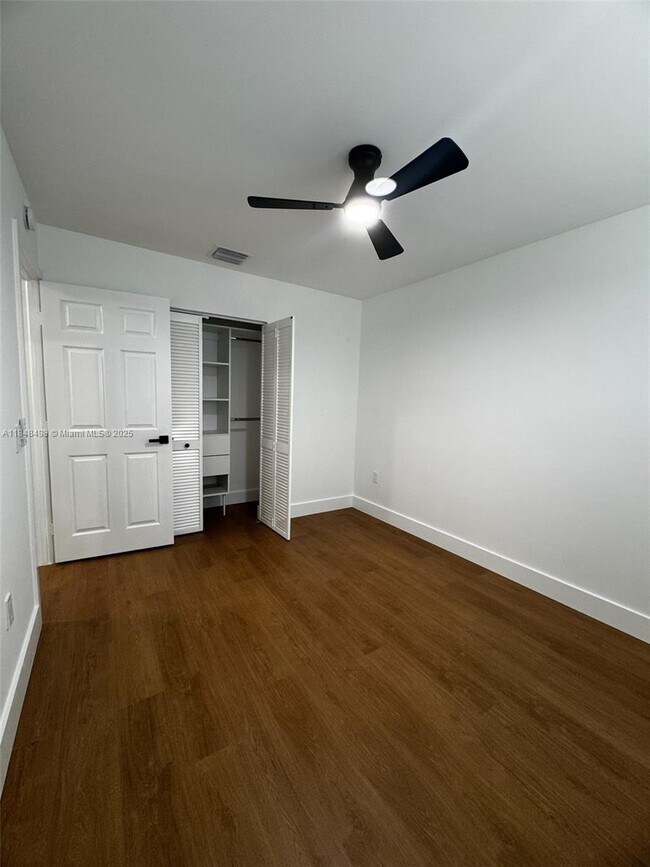 Building Photo - 1460 SW 24th Ct
