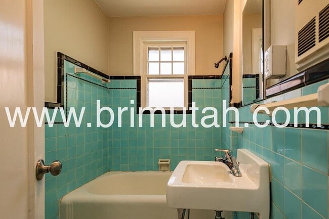 Building Photo - 755 Princeton Ave S