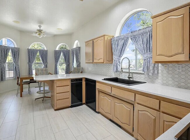 Building Photo - 6615 Wentworth Ct NE